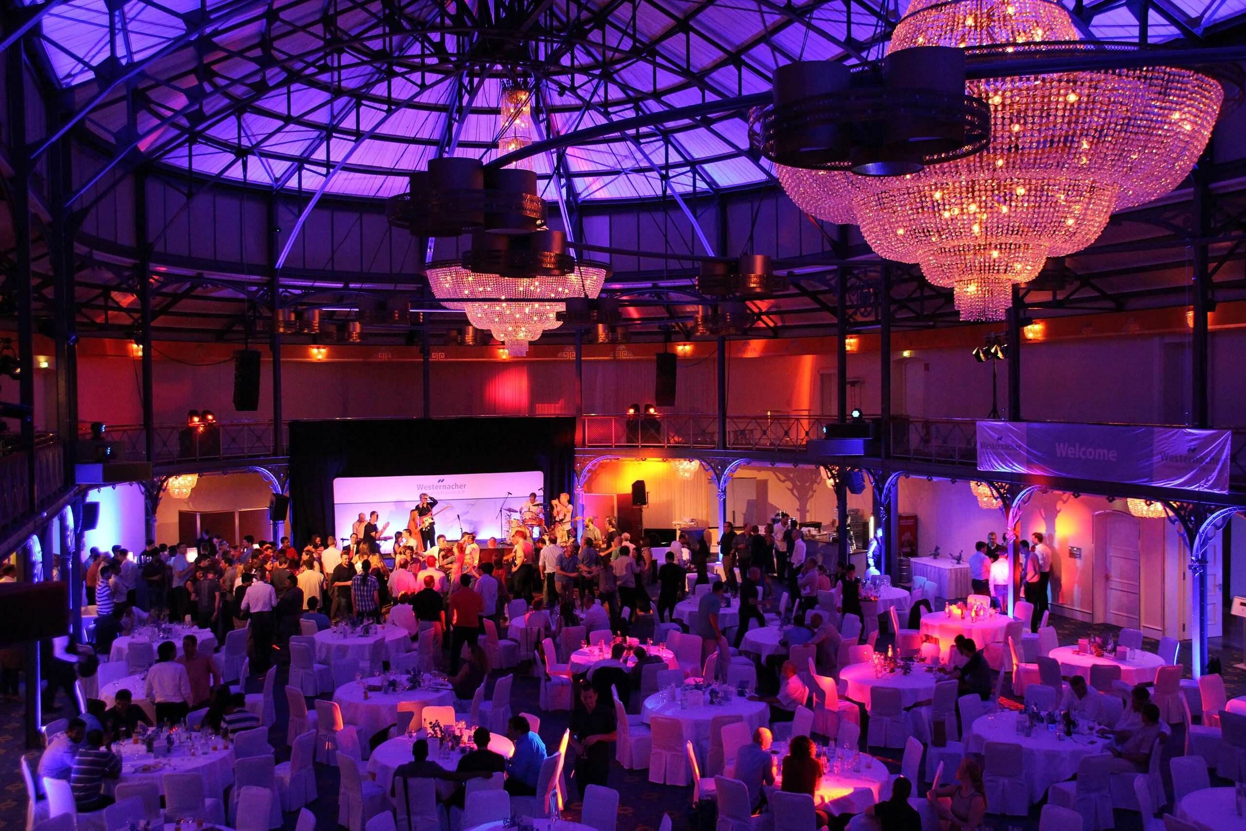 Eventtechnik in Reithalle als Galadinner eines Corporate Events